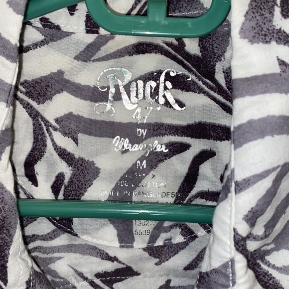 Rock 47 by wrangler cowgirl button down - Picture 3 of 4